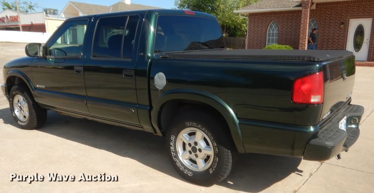 image for item HG9730 2003 Chevrolet S10  Crew Cab pickup truck