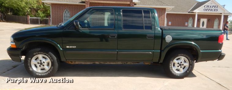 image for item HG9730 2003 Chevrolet S10  Crew Cab pickup truck