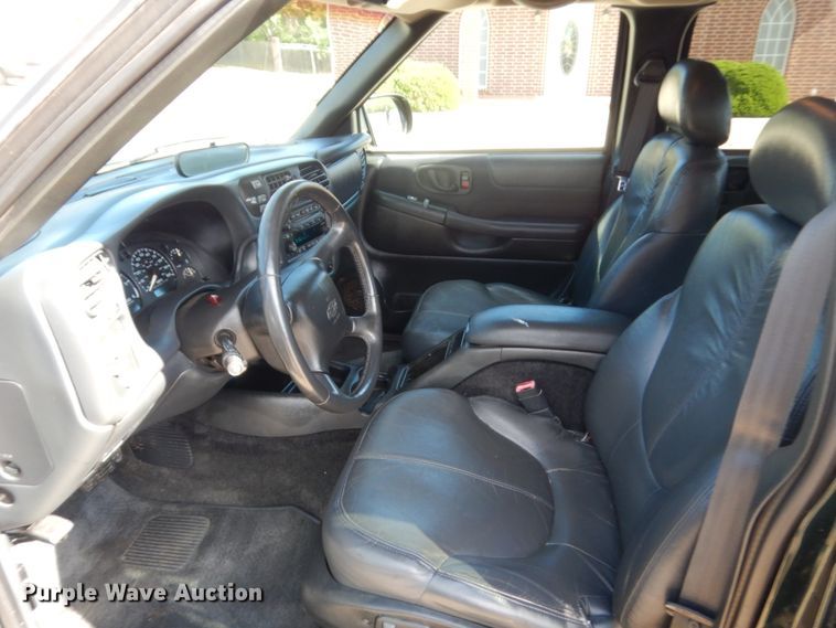 image for item HG9730 2003 Chevrolet S10  Crew Cab pickup truck