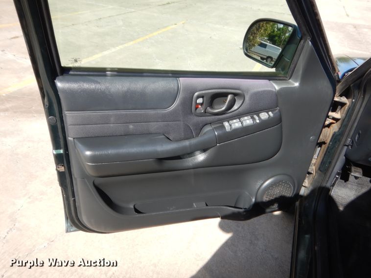 image for item HG9730 2003 Chevrolet S10  Crew Cab pickup truck