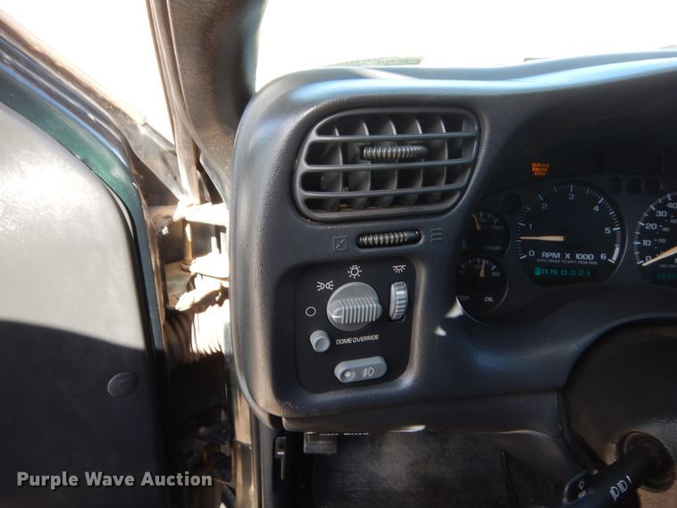 image for item HG9730 2003 Chevrolet S10  Crew Cab pickup truck