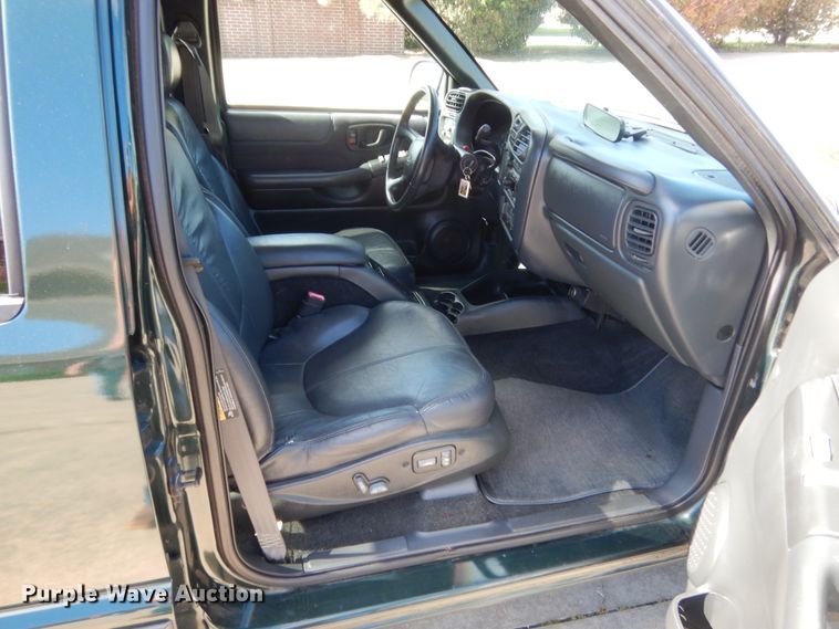 image for item HG9730 2003 Chevrolet S10  Crew Cab pickup truck