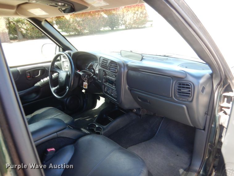 image for item HG9730 2003 Chevrolet S10  Crew Cab pickup truck