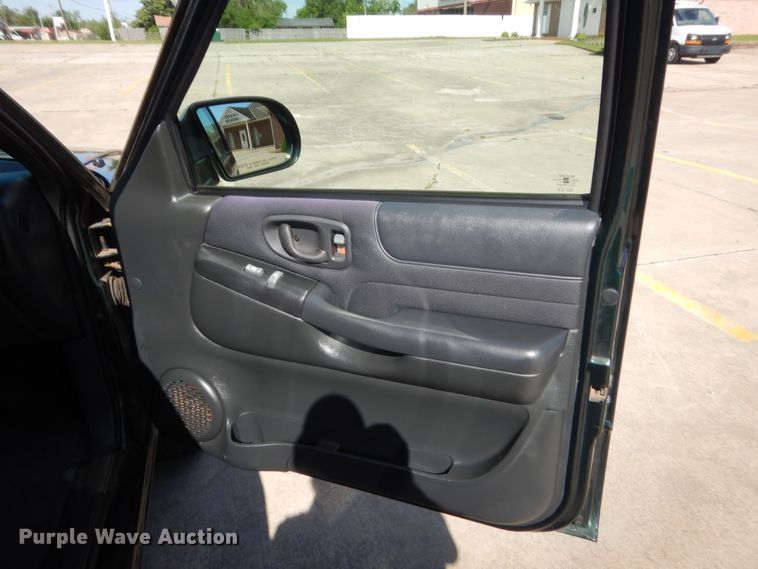 image for item HG9730 2003 Chevrolet S10  Crew Cab pickup truck