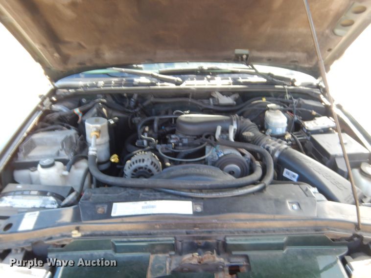 image for item HG9730 2003 Chevrolet S10  Crew Cab pickup truck