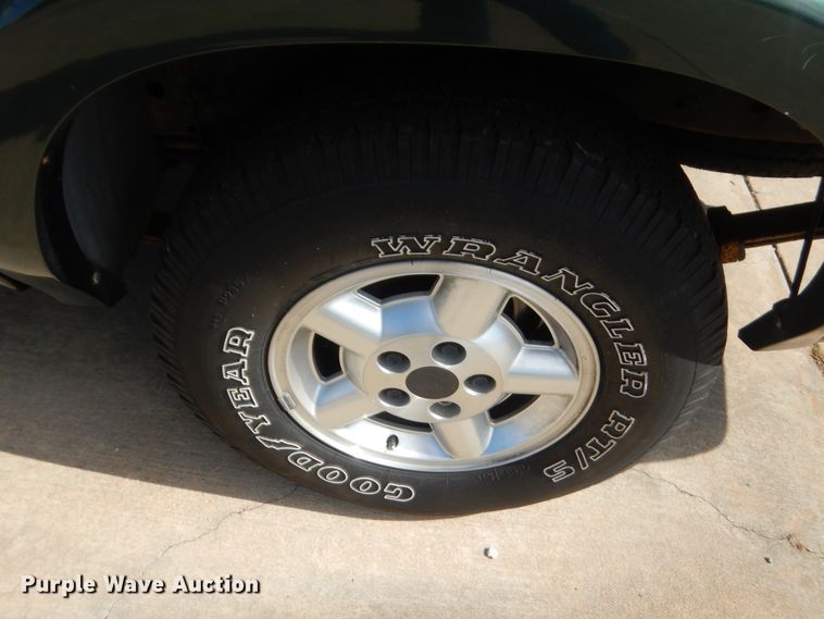 image for item HG9730 2003 Chevrolet S10  Crew Cab pickup truck