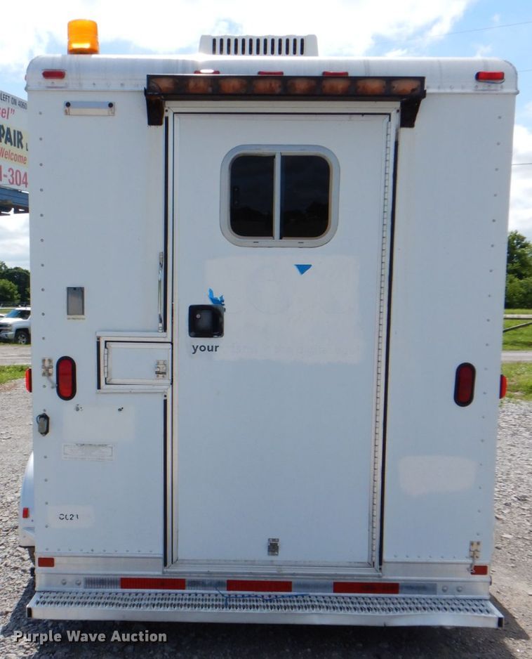 image for item HT9275 1999 Featherlite I627  office trailer