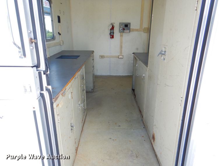image for item HT9275 1999 Featherlite I627  office trailer