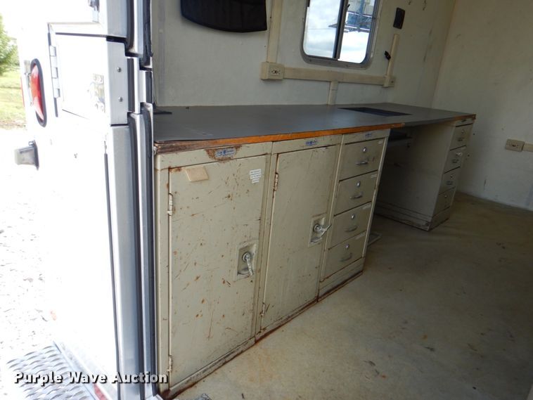 image for item HT9275 1999 Featherlite I627  office trailer