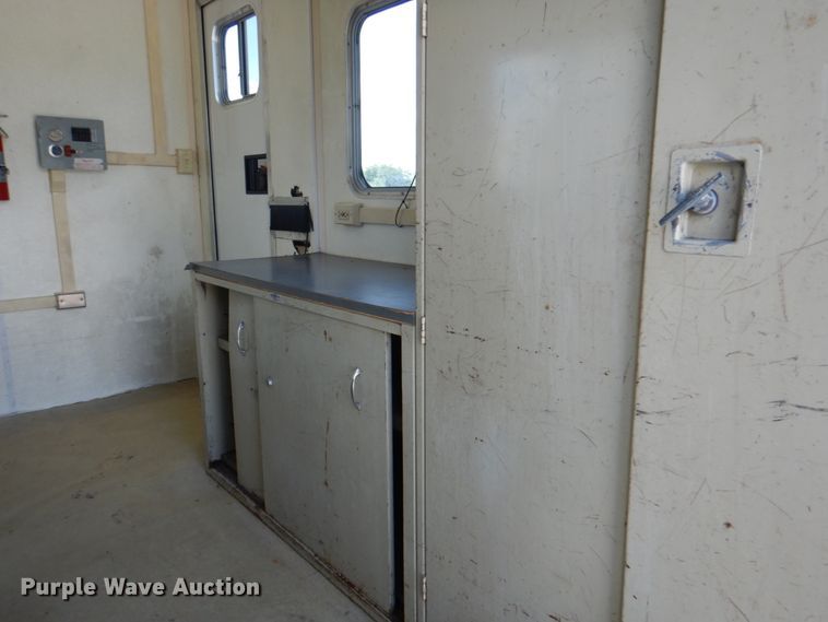 image for item HT9275 1999 Featherlite I627  office trailer