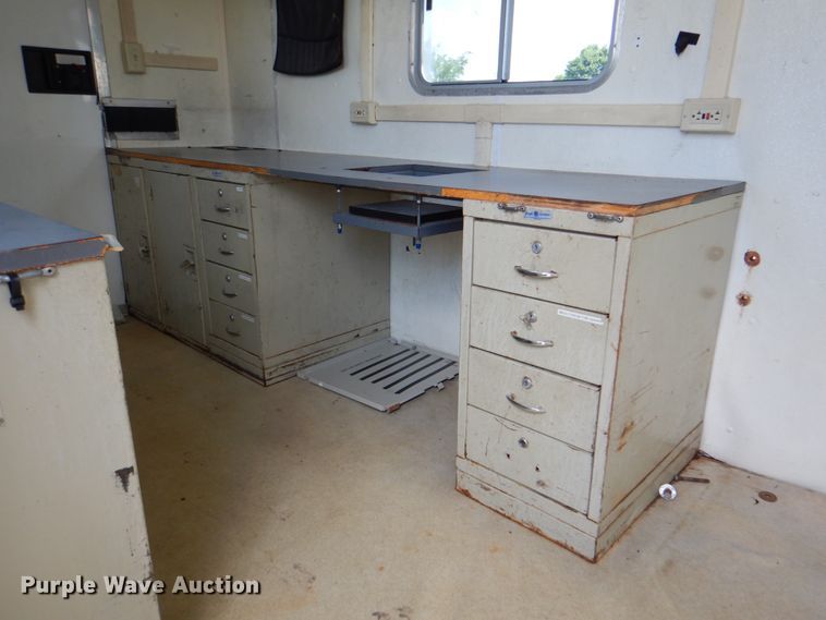 image for item HT9275 1999 Featherlite I627  office trailer