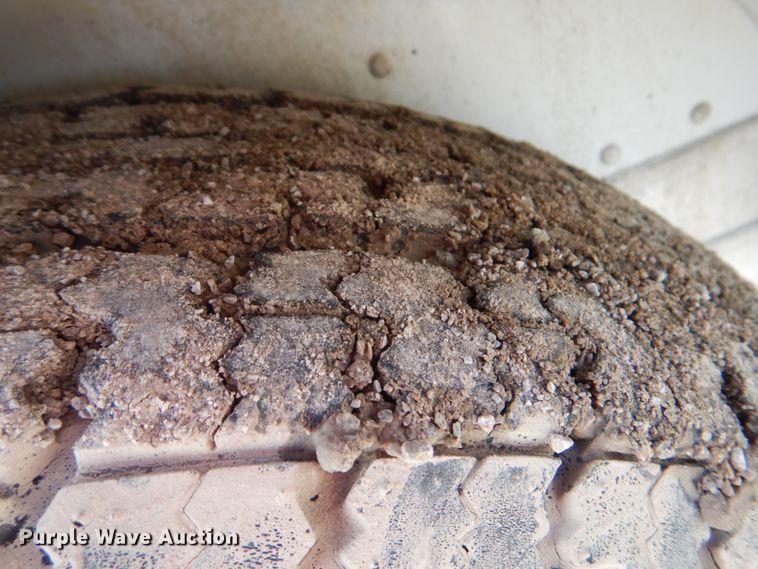 image for item HT9275 1999 Featherlite I627  office trailer