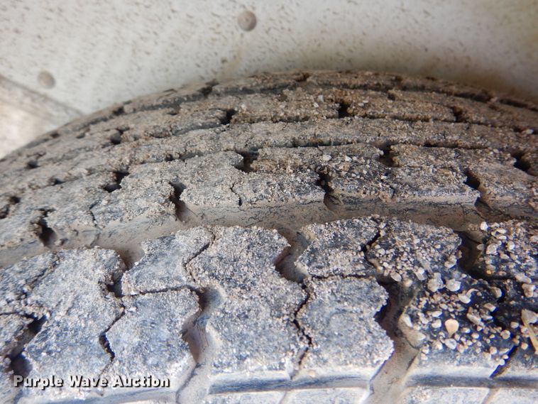 image for item HT9275 1999 Featherlite I627  office trailer