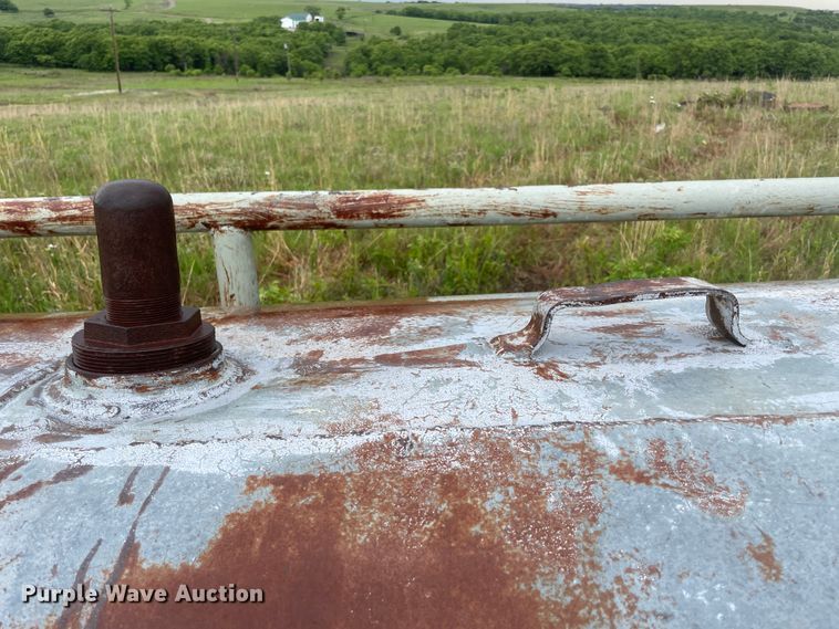 image for item IC9284 Oil tank