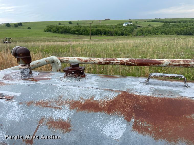 image for item IC9284 Oil tank