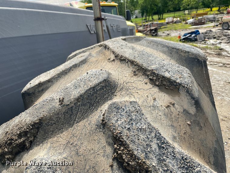 image for item IC9304 White 4-150 Field Boss  4WD tractor