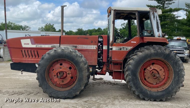 image for item IC9307 International 3588  4WD tractor