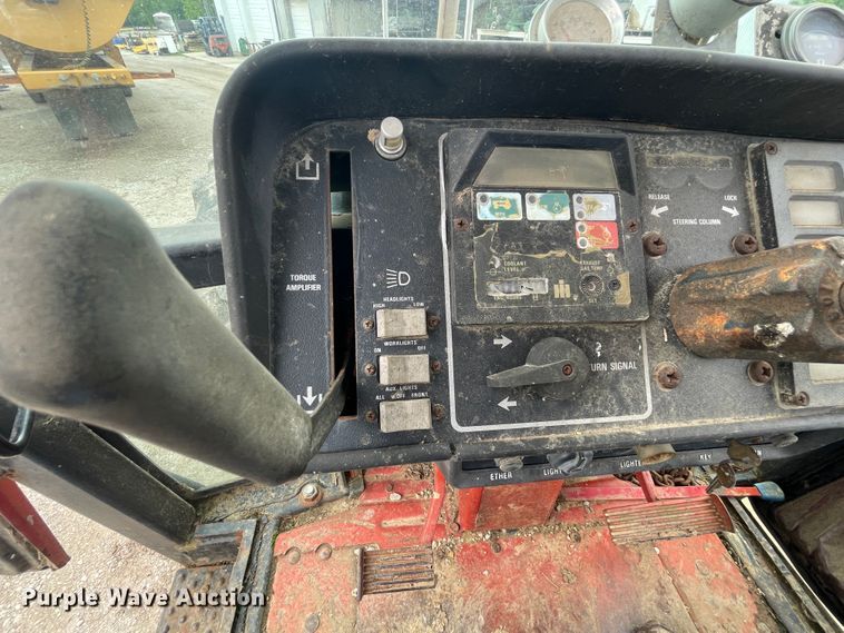 image for item IC9307 International 3588  4WD tractor