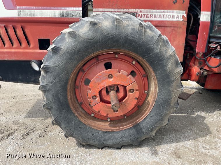 image for item IC9307 International 3588  4WD tractor