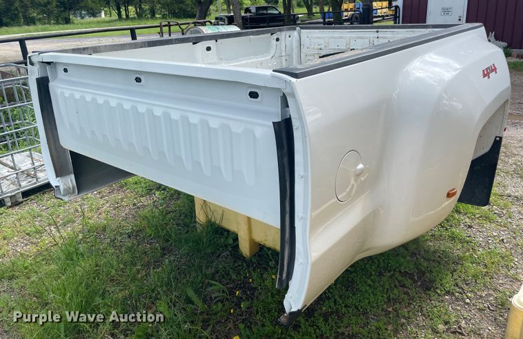 image for item IC9308 Chevrolet Silverado pickup bed