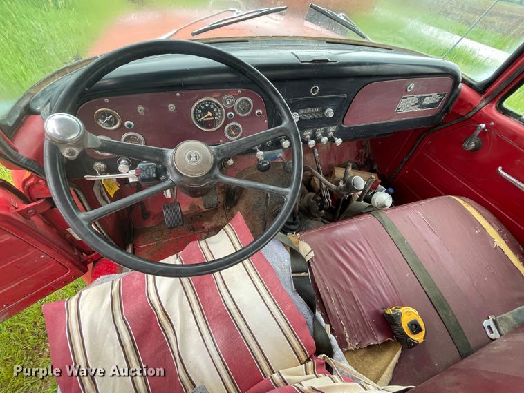 image for item IC9318 1976 International 1700  dump flatbed truck