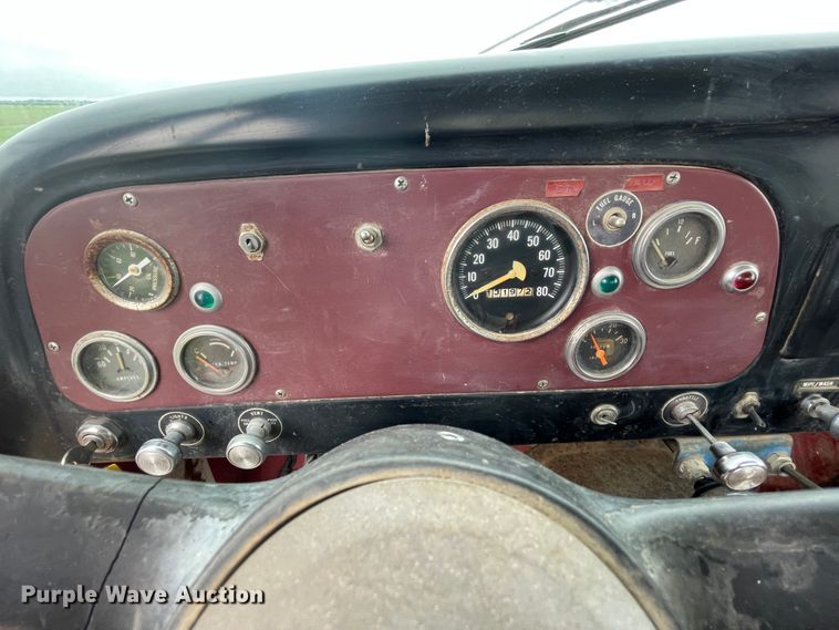 image for item IC9318 1976 International 1700  dump flatbed truck