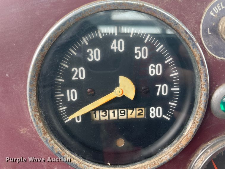 image for item IC9318 1976 International 1700  dump flatbed truck