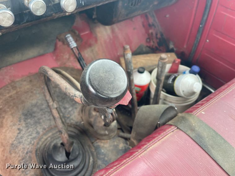 image for item IC9318 1976 International 1700  dump flatbed truck