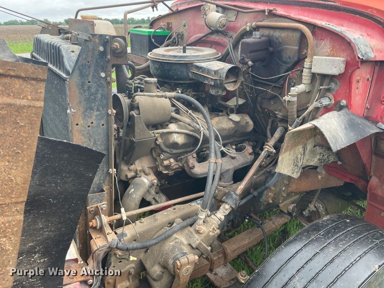 image for item IC9318 1976 International 1700  dump flatbed truck