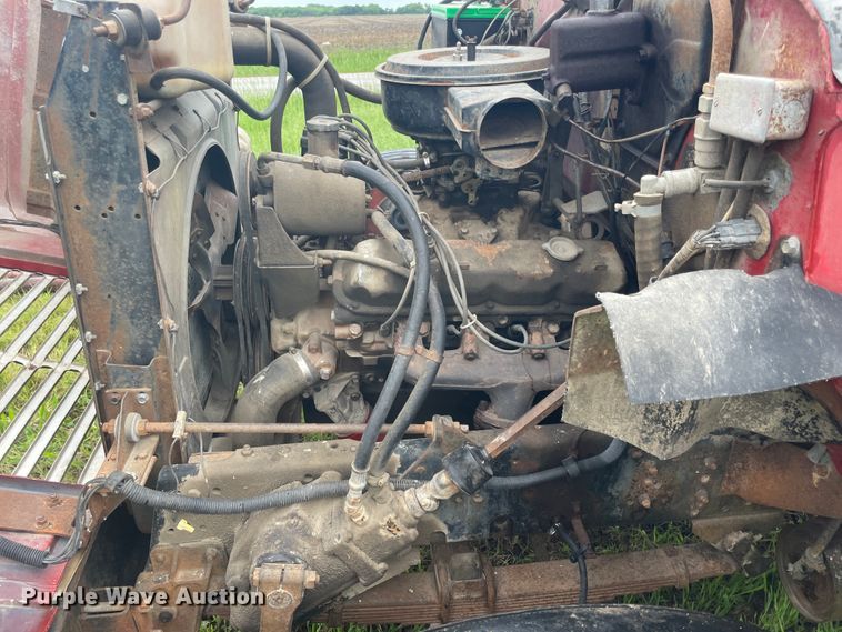 image for item IC9318 1976 International 1700  dump flatbed truck