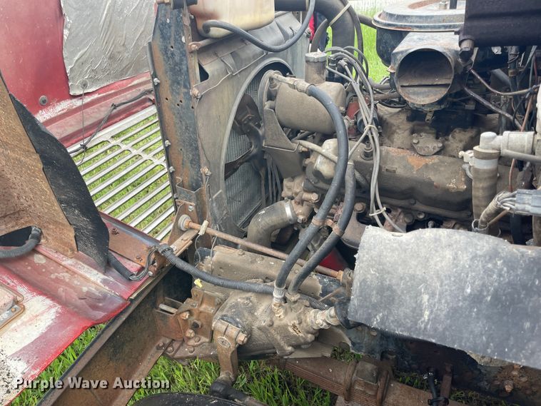 image for item IC9318 1976 International 1700  dump flatbed truck