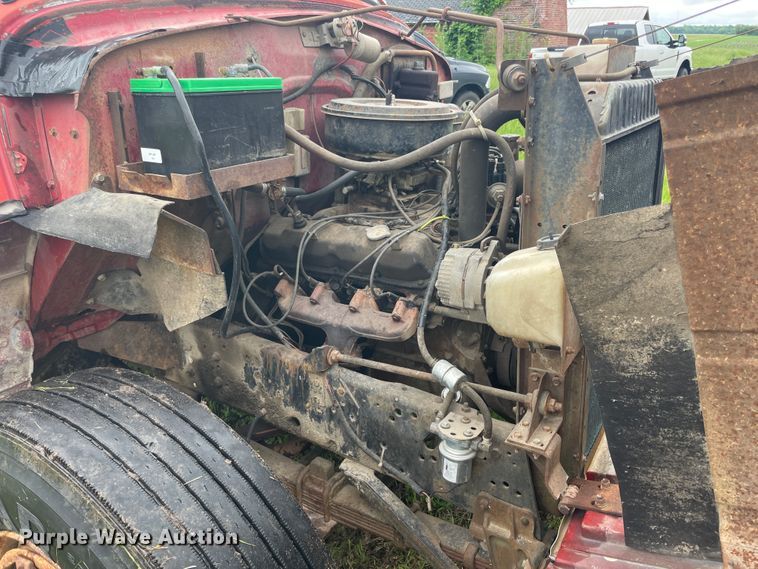 image for item IC9318 1976 International 1700  dump flatbed truck