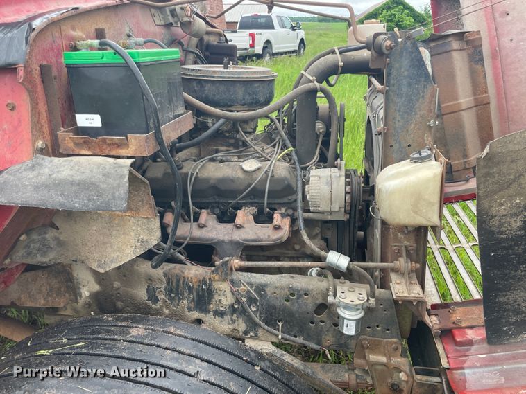 image for item IC9318 1976 International 1700  dump flatbed truck