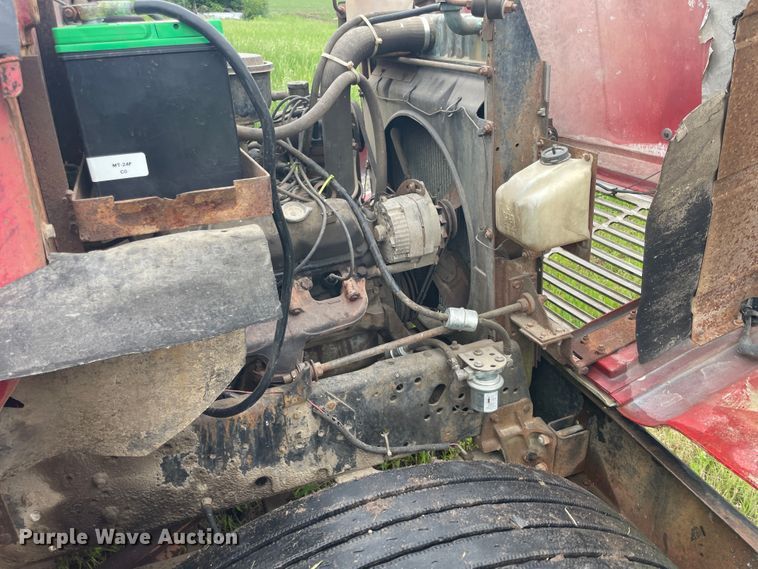 image for item IC9318 1976 International 1700  dump flatbed truck