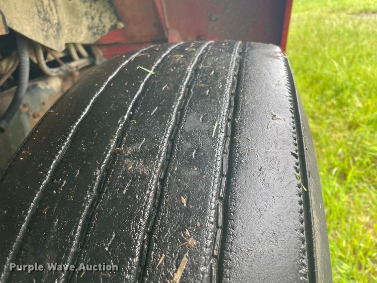 image for item IC9318 1976 International 1700  dump flatbed truck