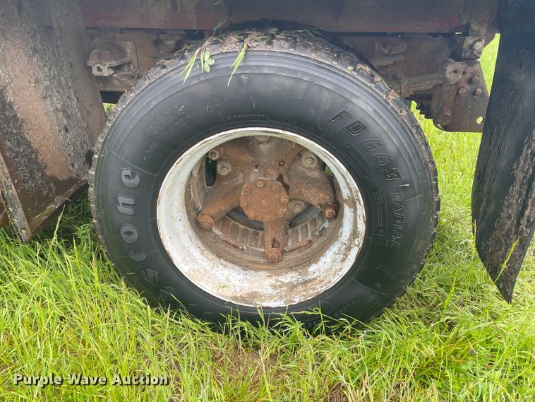 image for item IC9318 1976 International 1700  dump flatbed truck