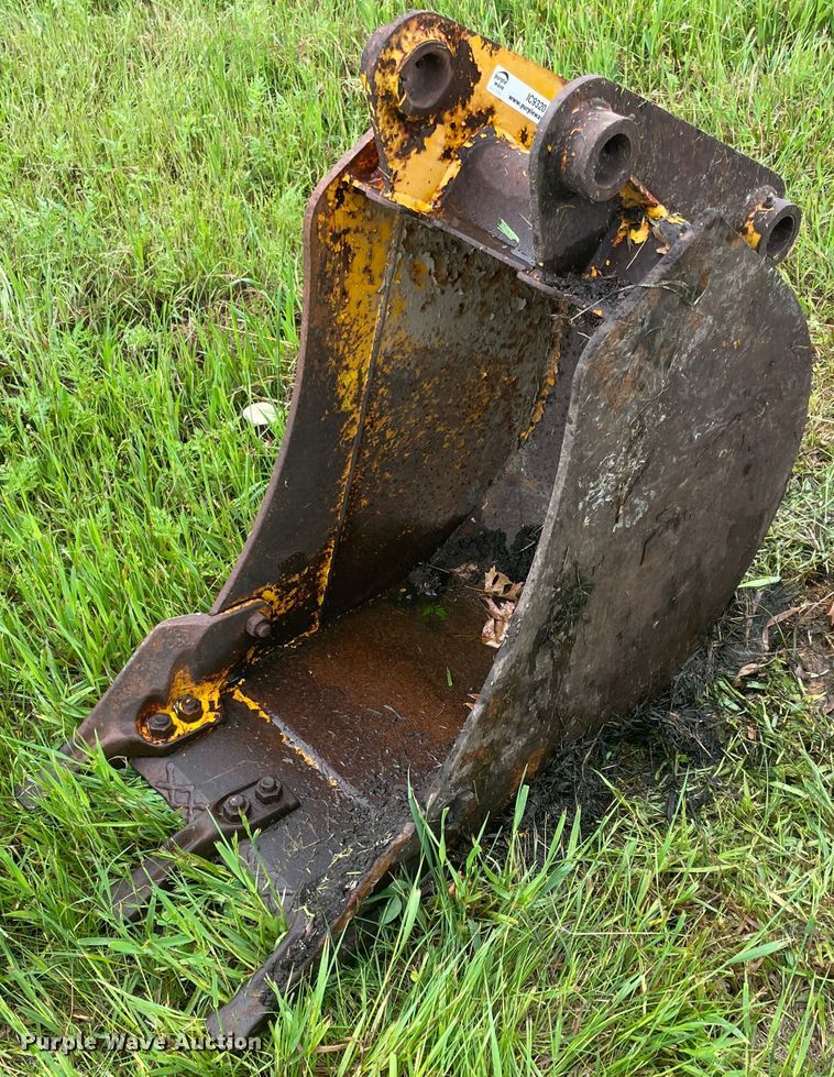 image for item IC9320 JCB  16" backhoe bucket