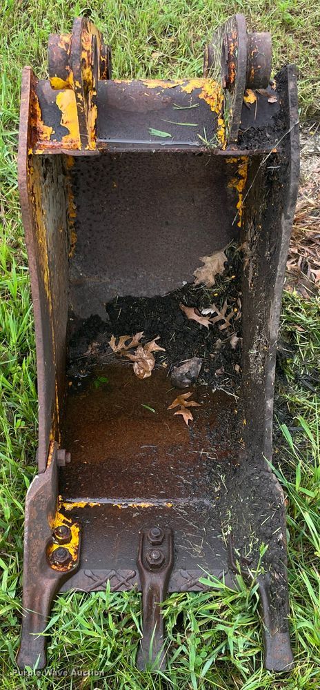 image for item IC9320 JCB  16" backhoe bucket