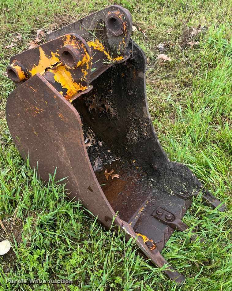 image for item IC9320 JCB  16" backhoe bucket