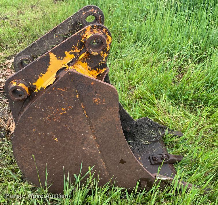 image for item IC9320 JCB  16" backhoe bucket