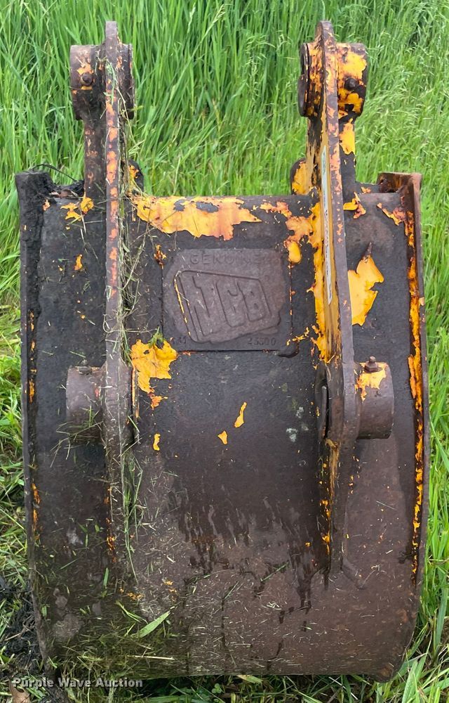 image for item IC9320 JCB  16" backhoe bucket