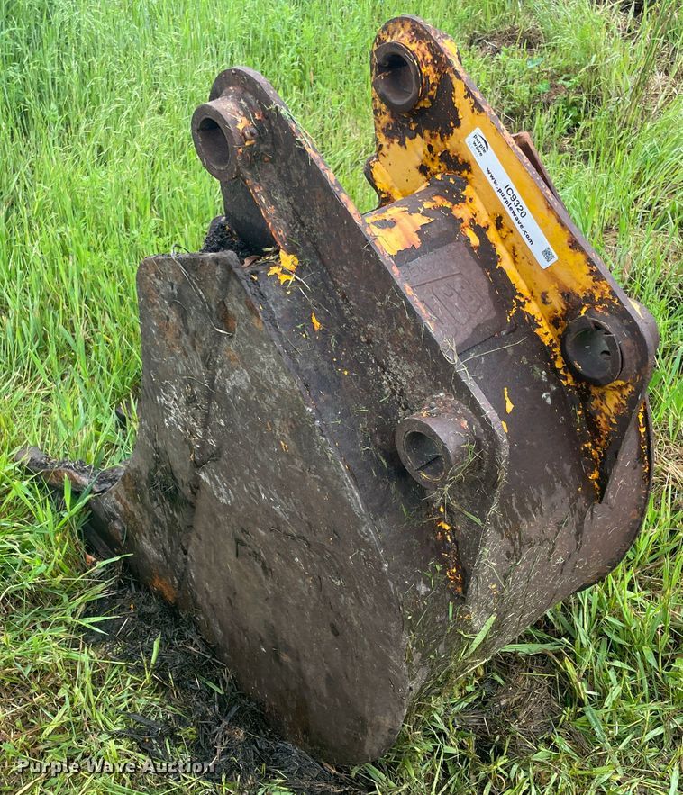 image for item IC9320 JCB  16" backhoe bucket