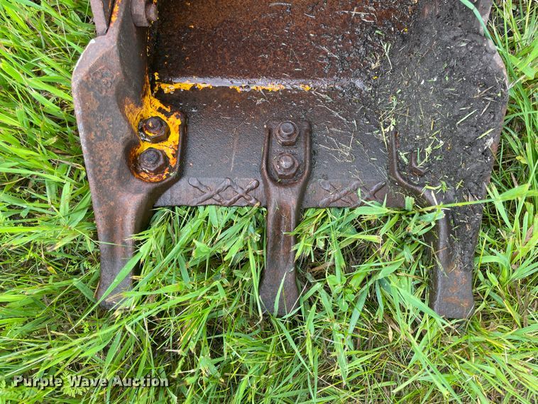 image for item IC9320 JCB  16" backhoe bucket