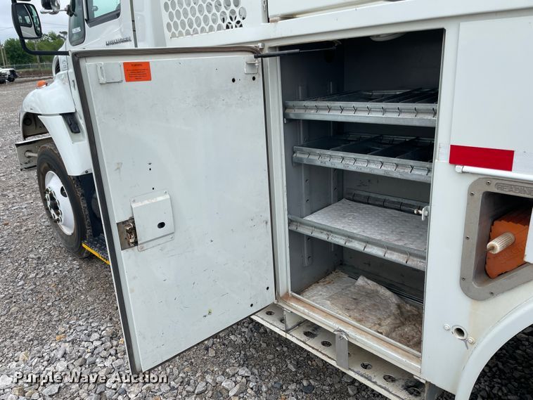 image for item IC9327 2006 International 7400  bucket truck