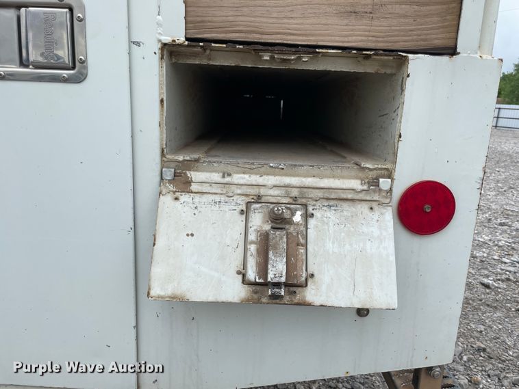 image for item IC9327 2006 International 7400  bucket truck