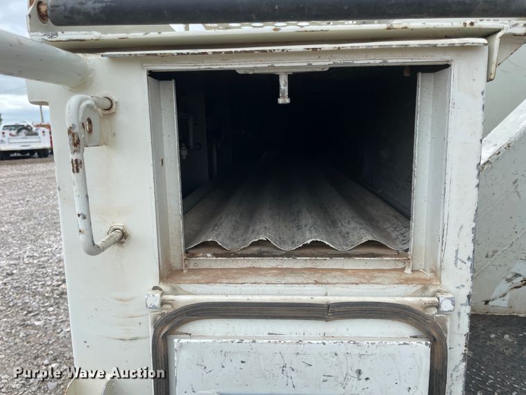 image for item IC9327 2006 International 7400  bucket truck