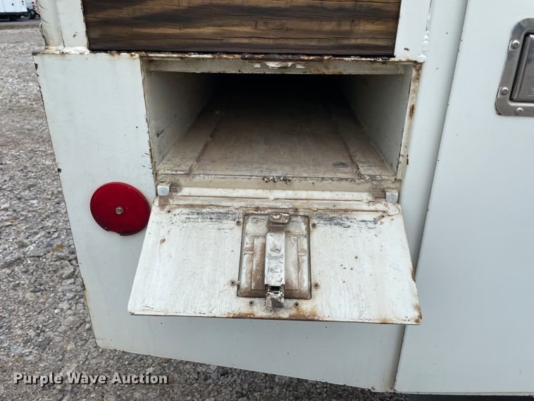 image for item IC9327 2006 International 7400  bucket truck