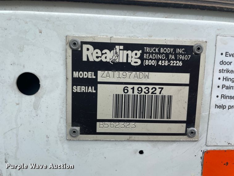 image for item IC9327 2006 International 7400  bucket truck