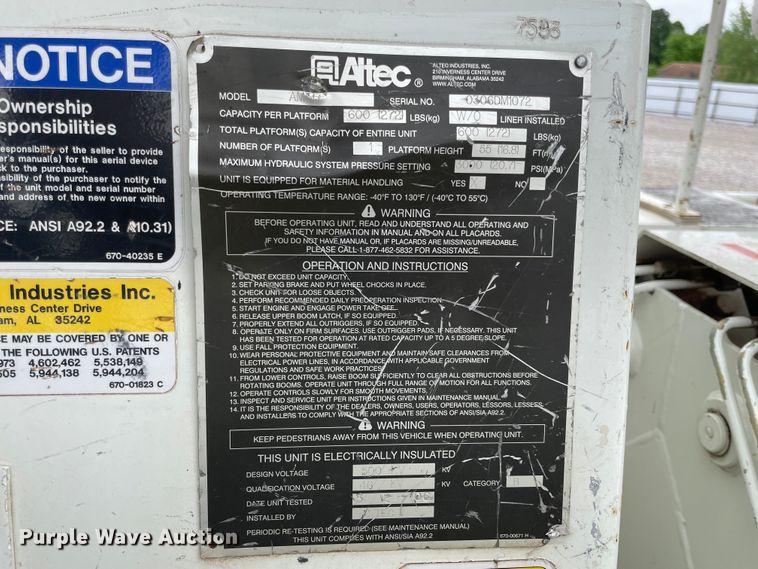 image for item IC9327 2006 International 7400  bucket truck