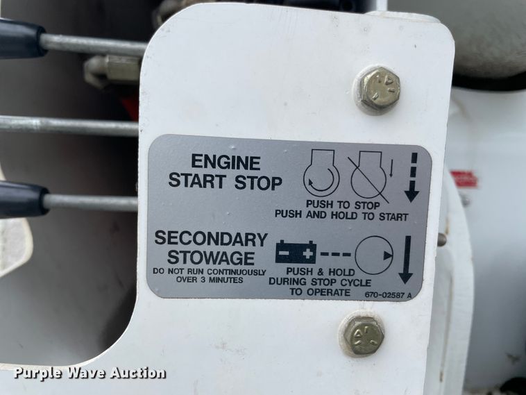 image for item IC9327 2006 International 7400  bucket truck